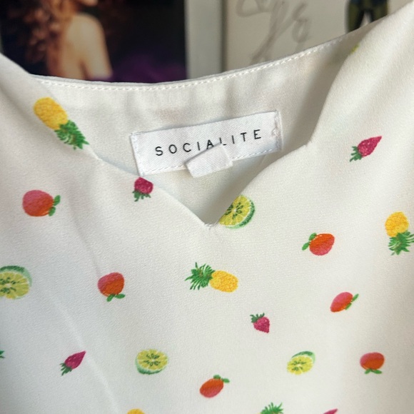 socialite white fruit tank top - Picture 3 of 5